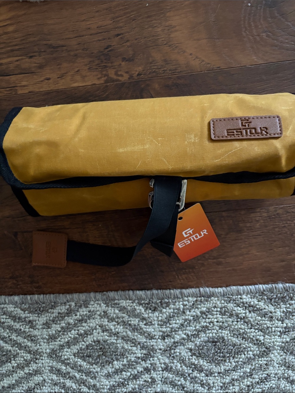 Travel bag and New ES TOUR BRAND LOTS of storage and hangs - Picture 2 of 6